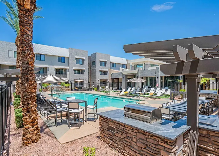 State Farm Stadium Westgate Pool Parking Wd Apartament
