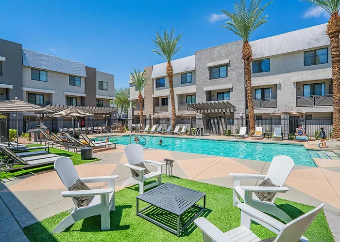 State Farm Stadium Westgate Pool Parking Wd *