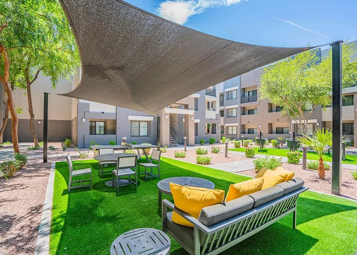 State Farm Stadium Westgate Pool Parking Wd * Glendale