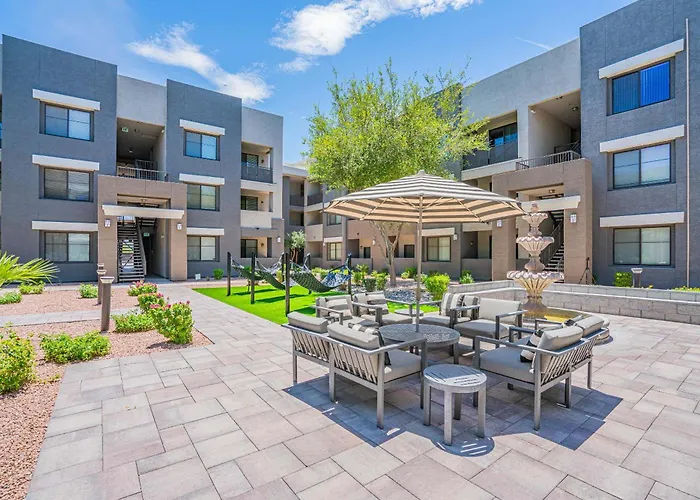 State Farm Stadium Westgate Pool Parking Wd Apartament